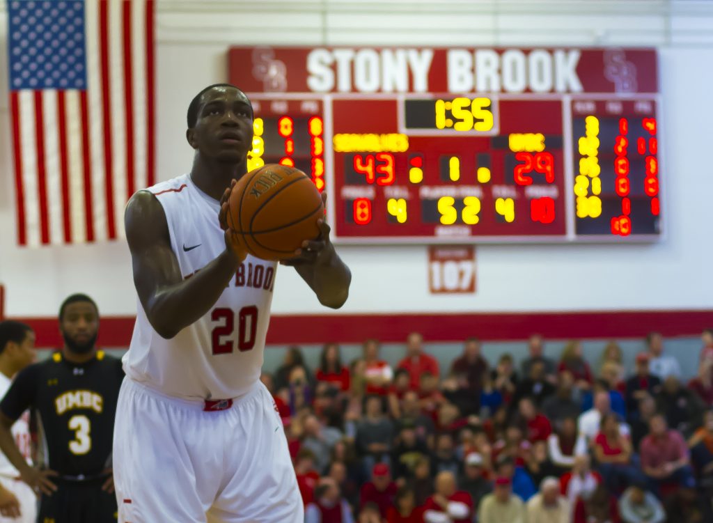 Men’s Basketball Routs UMBC to Earn 20th Win
