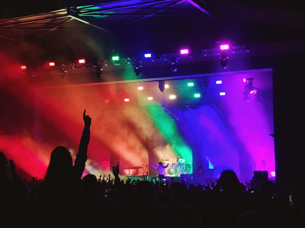 The 1975 breaks down social media in “A Brief Inquiry Into Online Relationships”