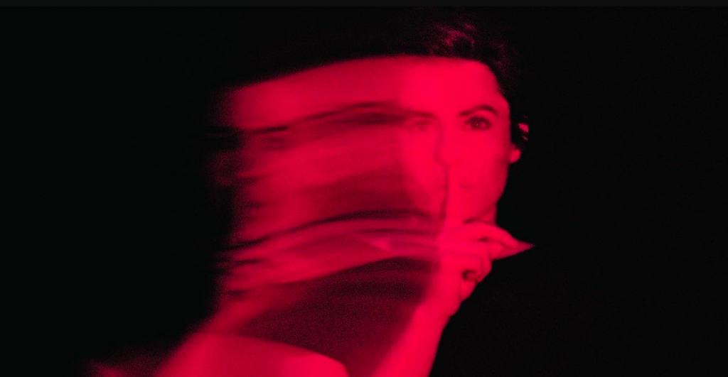 Singer-songwriter Leslie Mendelson knows how we’re feeling and asks us to ‘all come together’